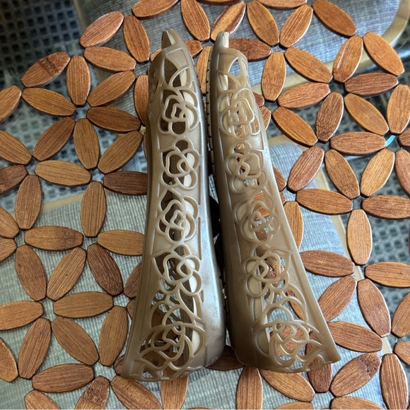 Crocs Isabella Jelly Flat: Peep-Toe Style with Gemlitetranslucent Uppers - Picture 9 of 13